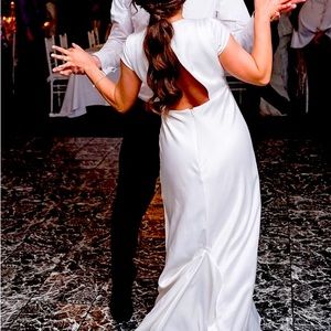 Jenny yoo size 4 Bronwyn - partied it up in this as my reception dress! So comfy